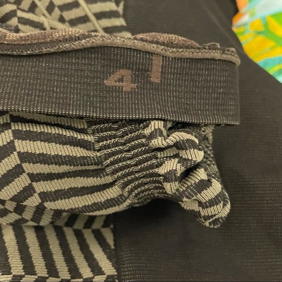 Lululemon In The Flow Crop II Seamless Leggings Fatigue Green Black Sz 4 - Picture 5 of 7